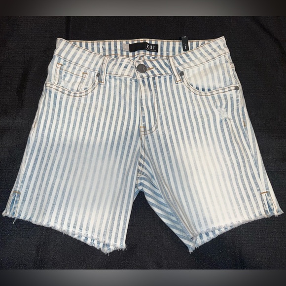 KUT from the Kloth Sophia Shorts with Frey Hem in Journal Wash - Picture 4 of 9